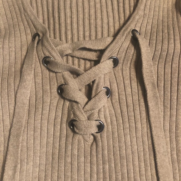 Hollister Ribbed Sweater - Picture 2 of 4